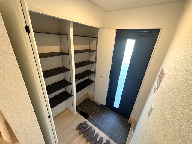 (玄関) (玄関)